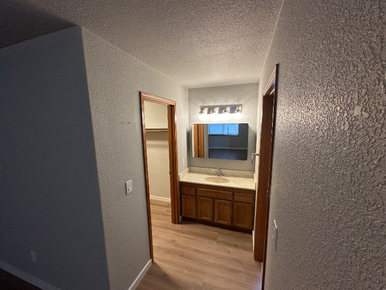 Building Photo - 1917 Trumpet Dr