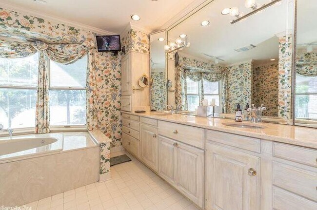 Building Photo - River Bend Townhome