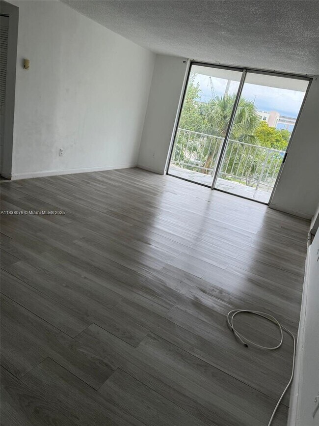 Building Photo - 498 NW 165th St