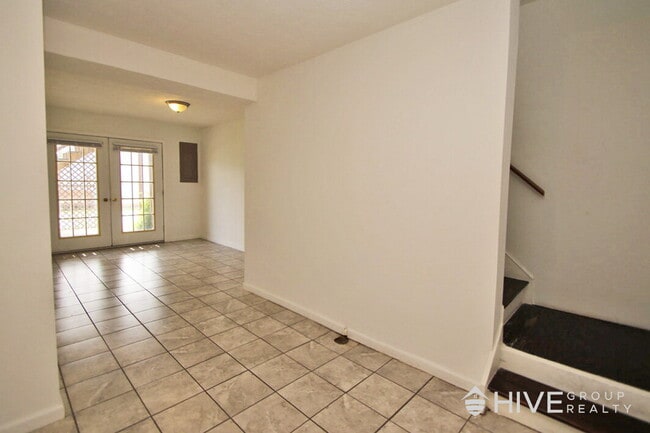 Building Photo - 3-Bedroom, 2.5-Bath Townhouse with Finishe...