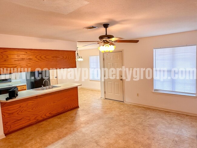 Building Photo - 1750 Longfellow Dr