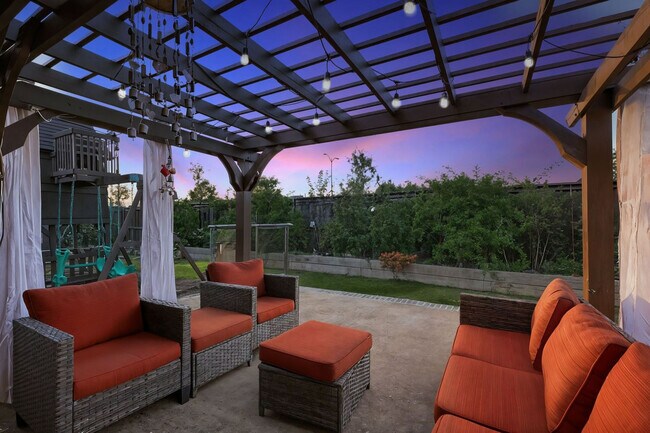 Building Photo - 1370 Pelican Dr