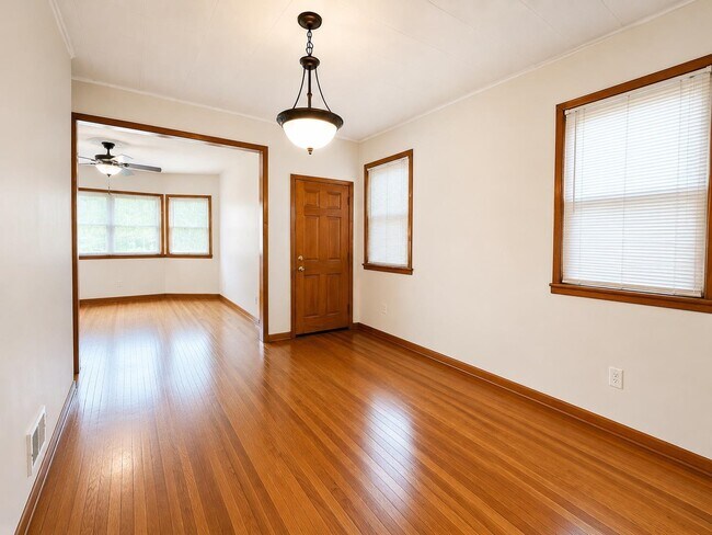 Building Photo - 38 W 53rd St