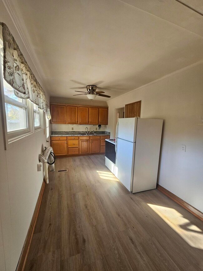 Building Photo - 418 Palm Dr S