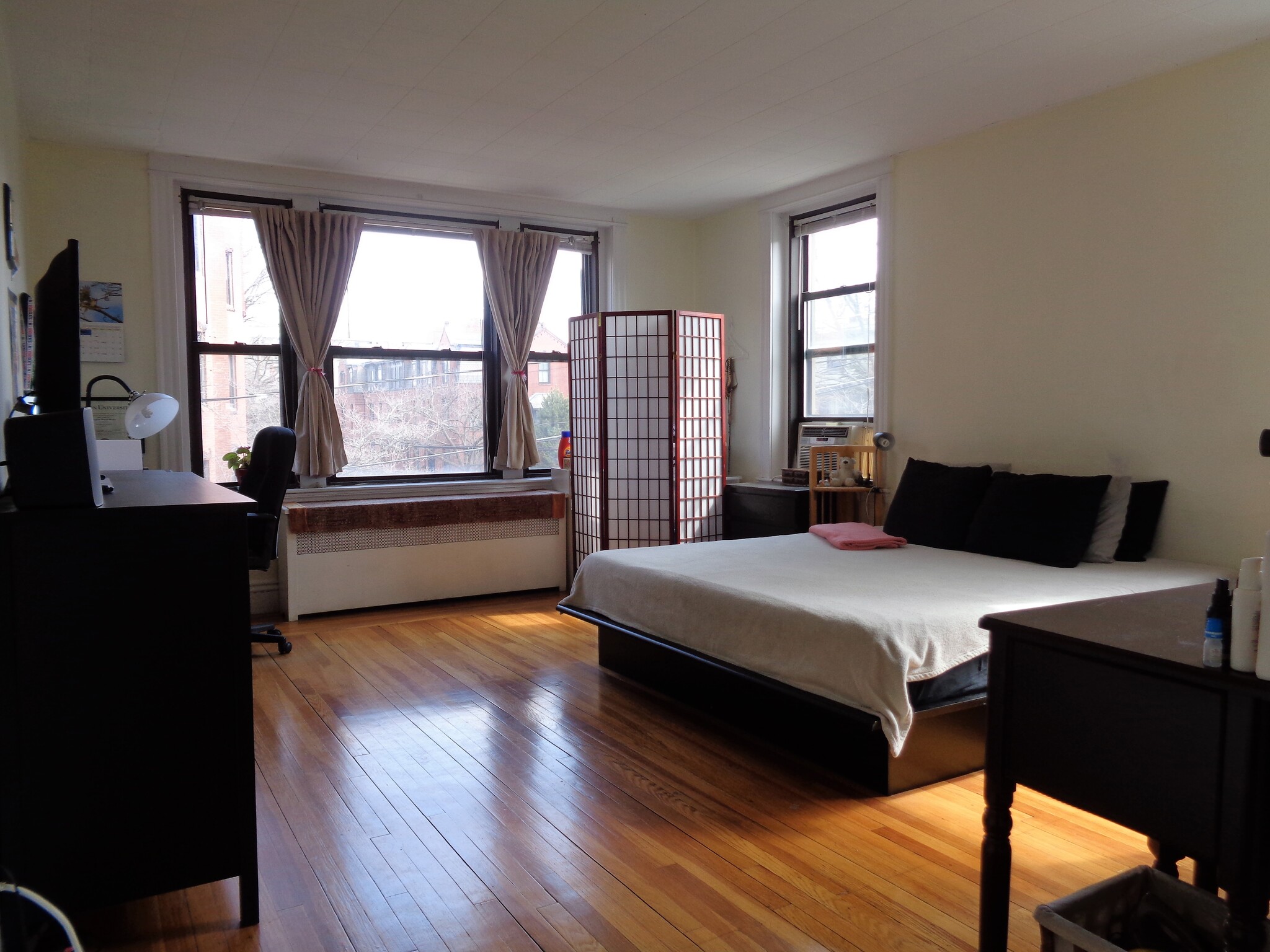 Building Photo - 39 Carlton St