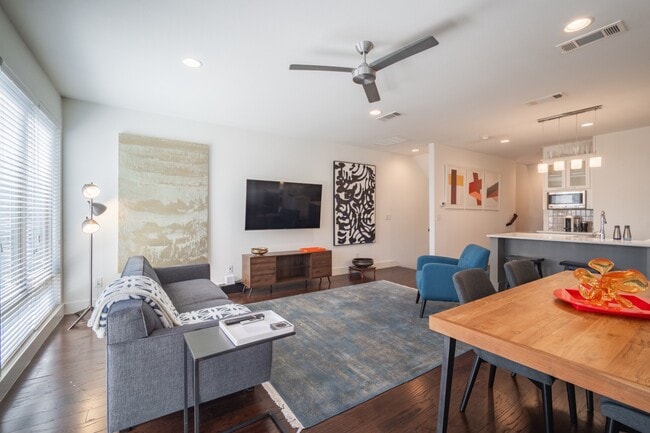 Building Photo - 2 Bed + Flex Room Option in East Dallas Townhome off Greenville Lakewood Neighborhood