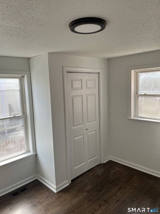 Building Photo - 52 Pearl St