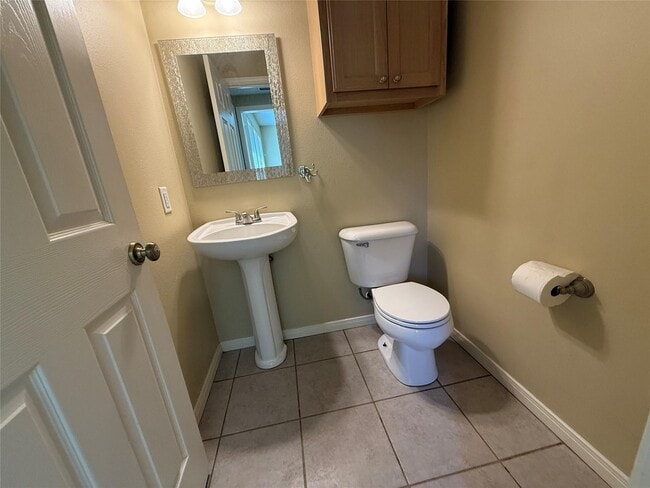 Building Photo - 211 Riata