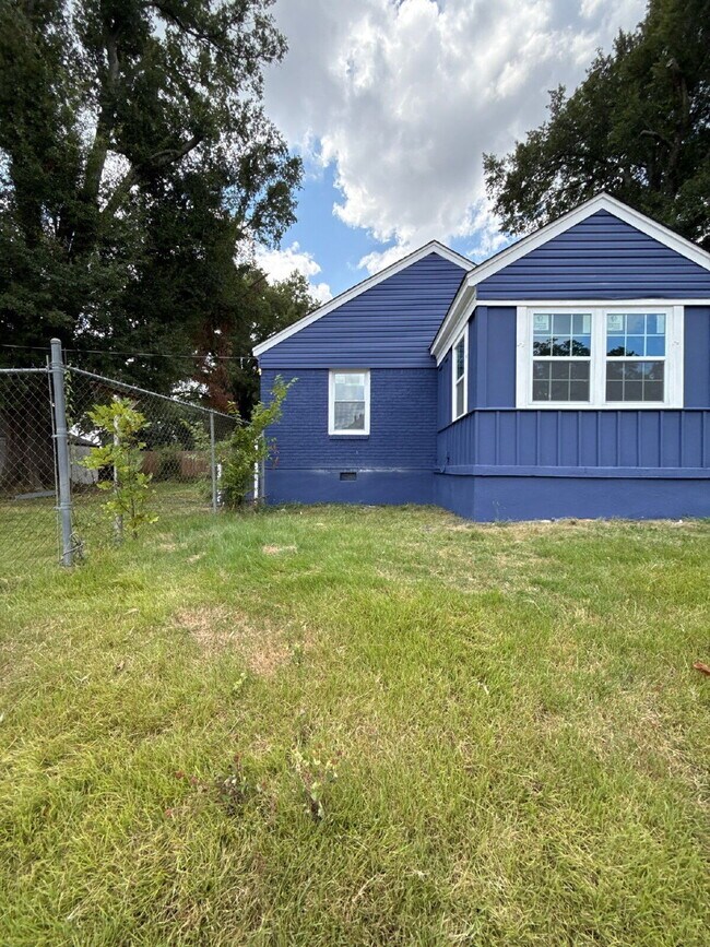 Building Photo - 1064 Brower St