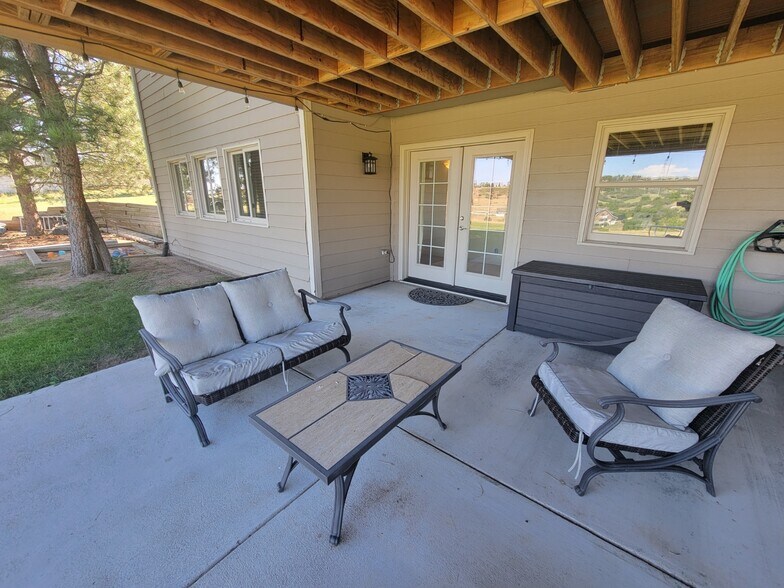 Basement Apartment - 61 W Surrey Dr