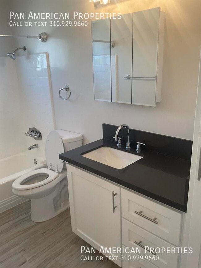 Building Photo - 5136 E Livingston Dr