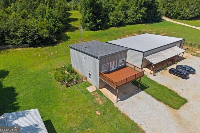 Building Photo - 221 Columbus Dr