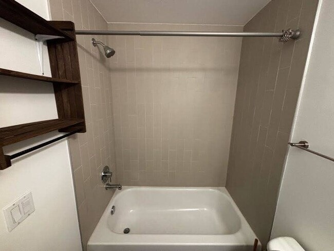 Building Photo - Modern Townhome For Lease Near Columbia City | 2 Bed | 2.5 Bath | A/C | Covered Parking