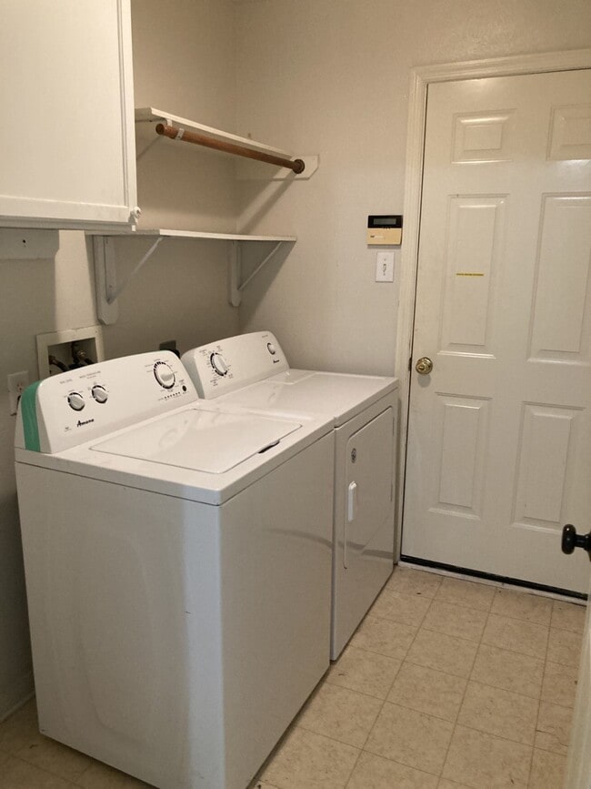 Building Photo - 8634 Westcove Cir
