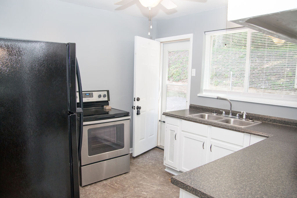 Building Photo - 1223 Greenbrier Rd