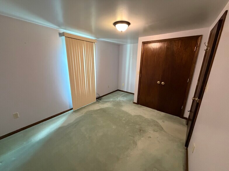 Building Photo - 325 Main St