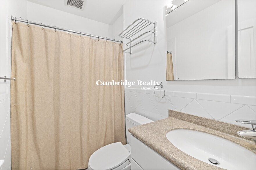 Building Photo - 30 Healey St