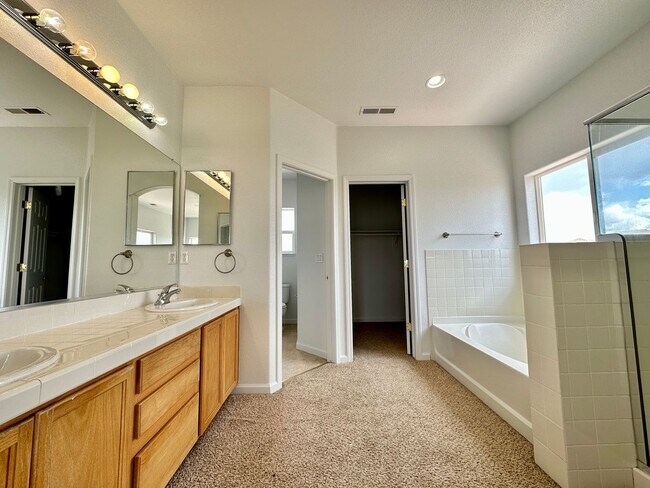 Building Photo - 4 bedrooms, 2 1/2 Baths with a 3 Car Garag...