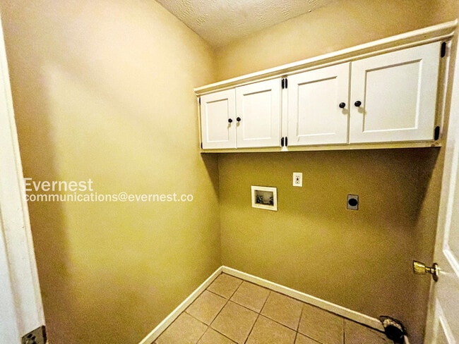 Building Photo - 3007 Willow Dr