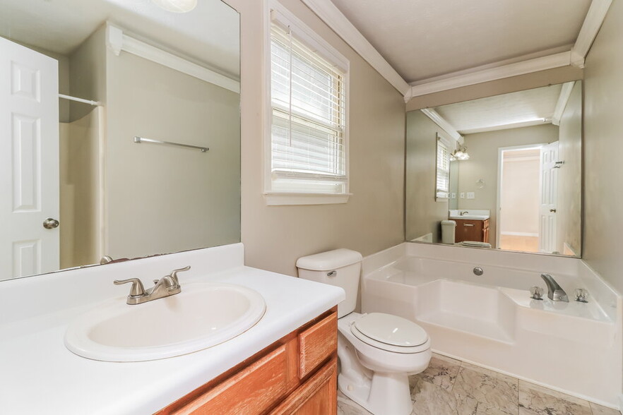 Building Photo - 134 Oak Landing Dr S