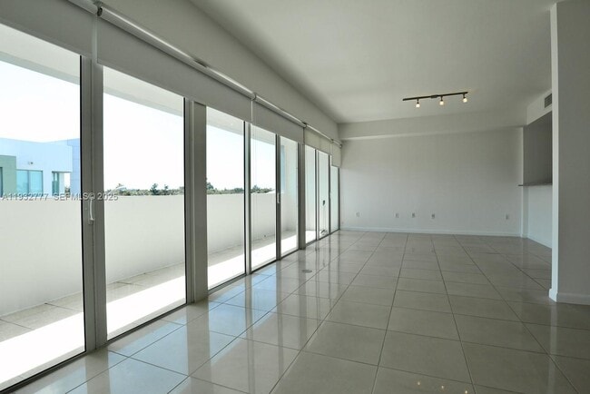 Building Photo - 2694 Inagua Ave