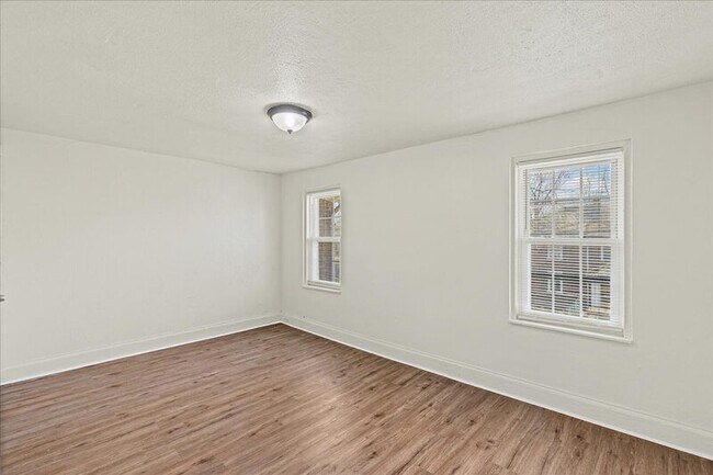 Building Photo - 2802 N Constitution Rd