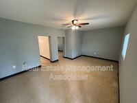Building Photo - 1502 N Hill St
