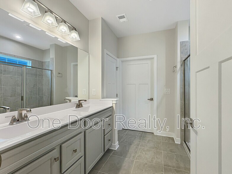 Building Photo - 105 Ironsmith Wy