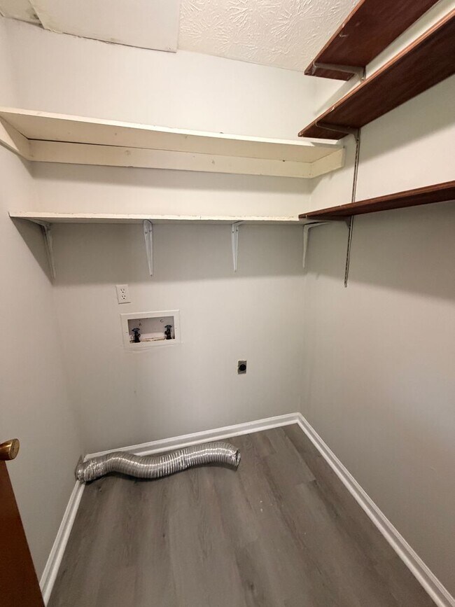 Building Photo - 314 Walters Ln