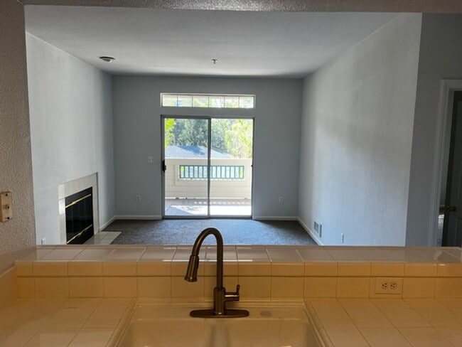 Building Photo - Spacious 2BR/2BA Redwood Shores Condo with Balcony, Natural Light & Garage Parking