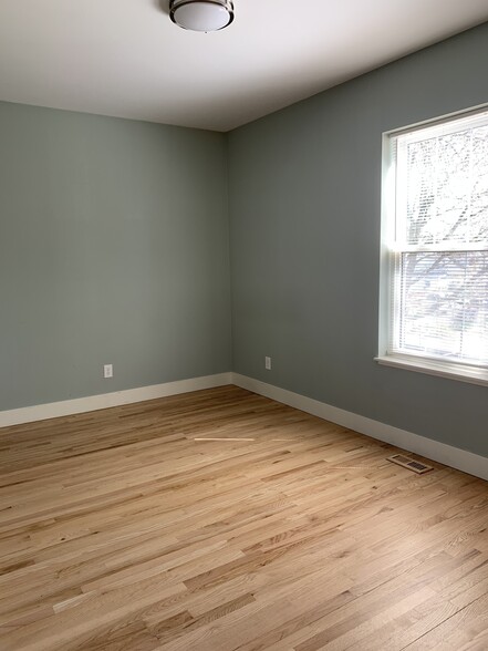 Bedroom - 142 Straight Ave SW