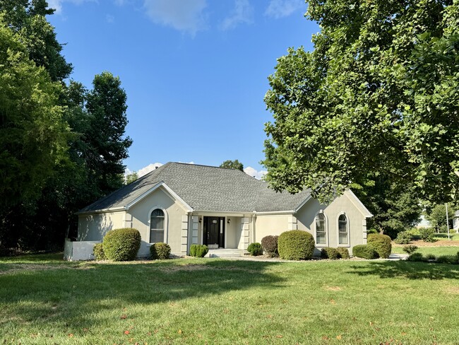 Building Photo - 218 Oligi Cir