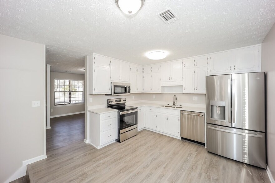 Building Photo - 1037 Lombardy Way
