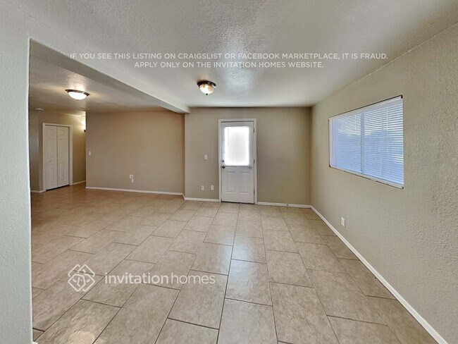 Building Photo - 7844 E Glade Ave