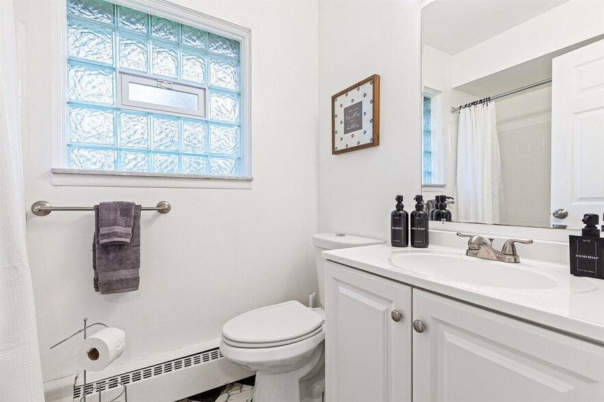 Building Photo - 53 Hollywood Ct