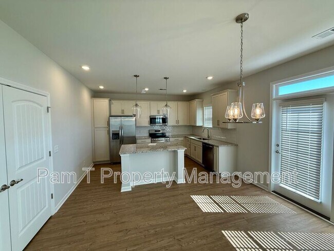 Building Photo - 400 Airways Ave