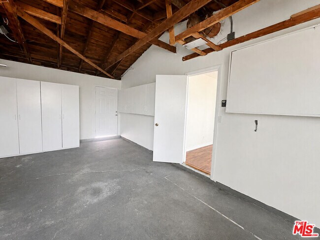 Building Photo - 17155 Donmetz St