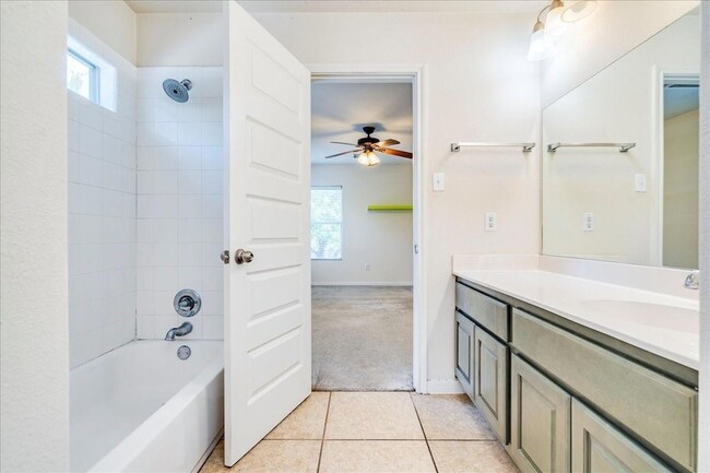 Building Photo - 2924 Bond Dr