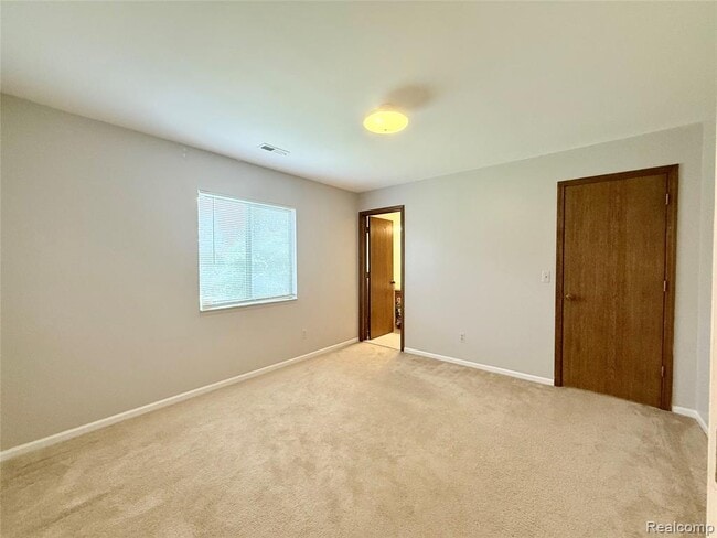 Building Photo - 1550 Meadowside Dr