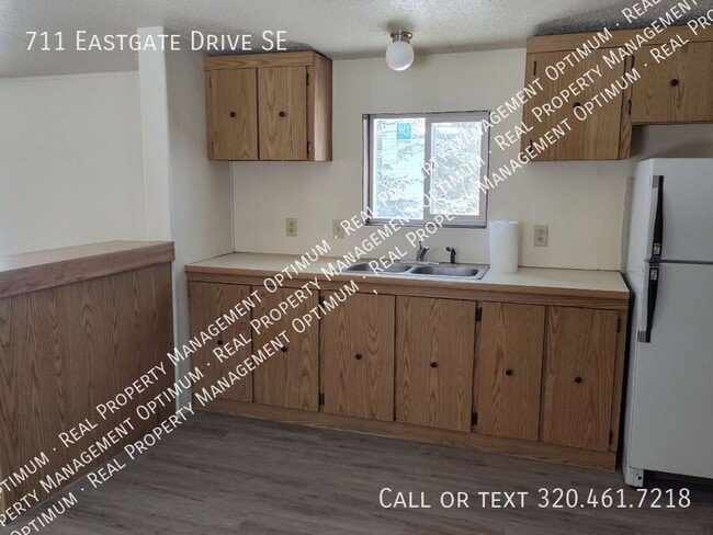 Building Photo - 711 Eastgate Dr SE