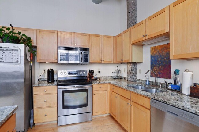 Building Photo - 521 S 7th St