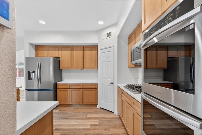 Building Photo - Most Desireable Neighborhood in Temecula  Eastridge by Redhawk