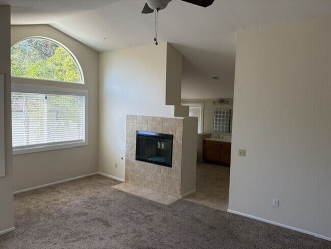 Building Photo - 30978 Riverton Ln