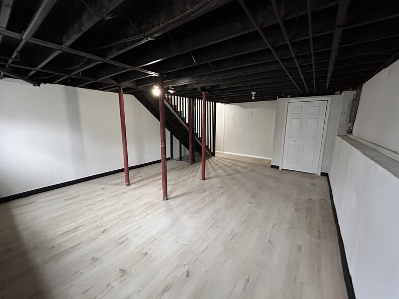 Building Photo - 681 Charles St