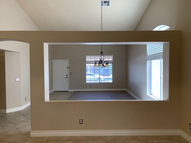 Building Photo - SINGLE STORY WITH A 3 CAR GARAGE IN HENDERSON!!!!