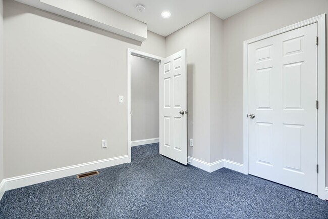 Building Photo - Homewood