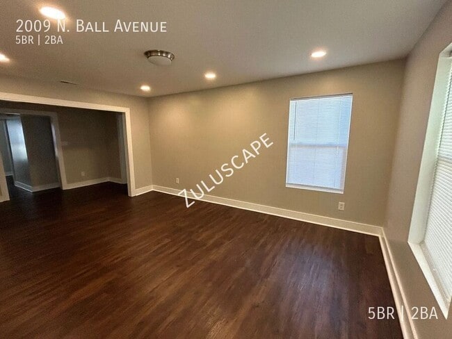 Building Photo - 2009 N Ball Ave