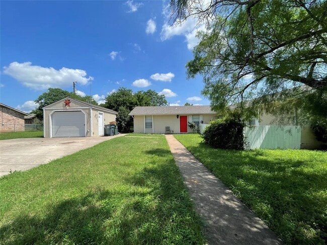 Primary Photo - 2405 Parker Cir