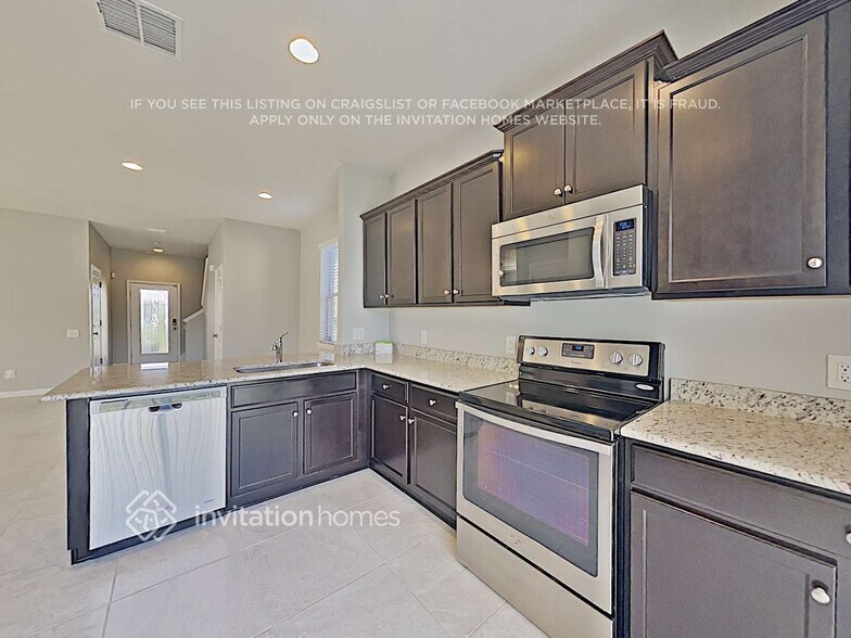 Building Photo - 30857 Pumpkin Ridge Dr
