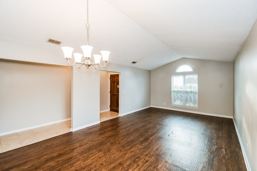 Building Photo - 2697 Diplomat Ct